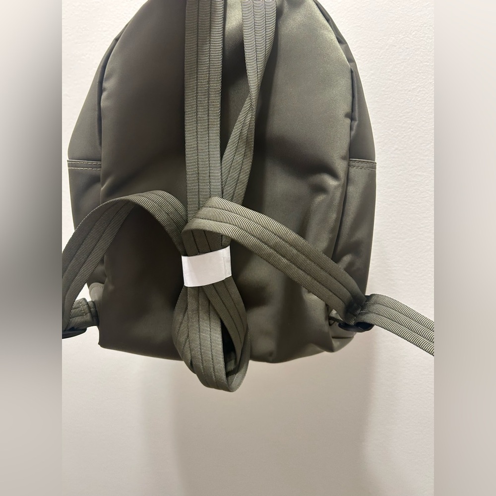 Longchamp Unisex Olive Nylon Daypack with Front Zip Pockets NWOT - Picture 6 of 12